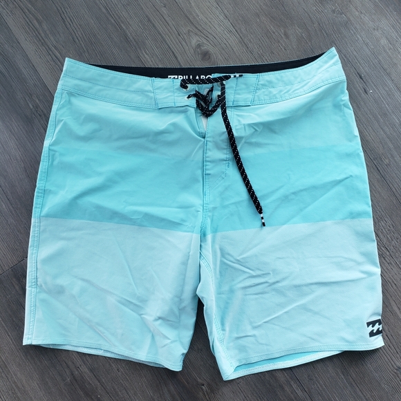 8" Billabong Tribong Airlite Boardshorts